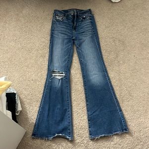 knee rip american eagle flare jeans